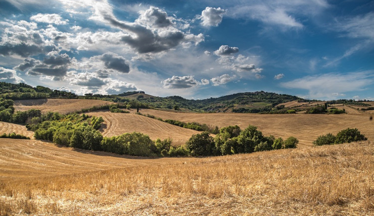 Tropy budou celý týden. Přijít mohou silné bouřky