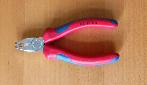 Kleště, které používali zloději při krádežích aut.