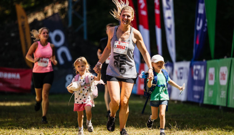 Beskydská idylka. Sluníčko na Bílou přilákalo pořádnou lesní smečku