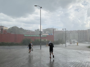 Liberec spláchl přívalový déšť, řidiči u muzea při průjezdu lagunou ztráceli poznávací značky