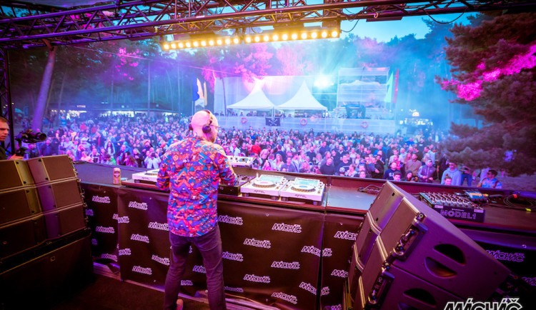 Na festivalu taneční hudby Mácháč v Doksech vystoupí 84 interpretů