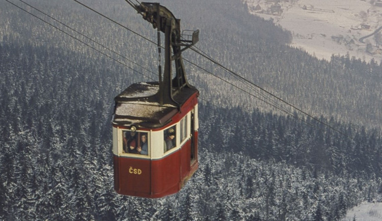 Lanovka na plakátu.