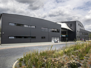 Na stavebním trhu působí již dvaatřicet let: SYNER oznámil předběžné výsledky hospodaření minulého roku, které ovlivnily rekordní objemy práce