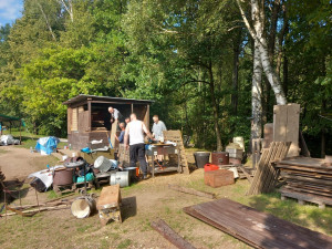 Odsouzení z liberecké věznice pomáhali s úklidem letního tábora