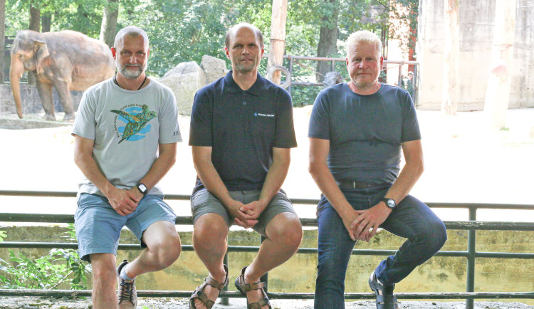 Zleva ředitel Zoo v Liberci David Nejedlo, výkonný ředitel Photon Water Petr Kvapil a Tomáš Lederer z CXI TUL.