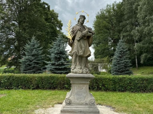 V Pertolticích obnovili sochu Svatého Jana Nepomuckého. Váže se k ní dramatický příběh z historie