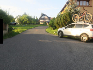 Řidič osobáku nedal přednost motorce, její řidič skončil v nemocnici