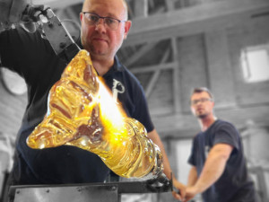 Jiří Pačinek a jeho tým vytvořili znovu sklo z filmu Glass Onion.