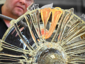 V Kavárně Pošta ve světové premiéře uvidíte filmové sklo z hitu Glass Onion