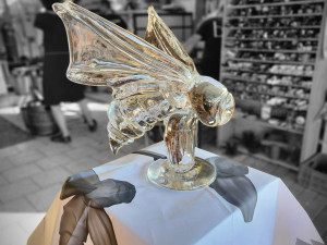 V Kavárně Pošta ve světové premiéře uvidíte filmové sklo z hitu Glass Onion