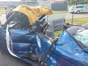 Na autodromu v Sosnové havarovalo auto, zraněného transportoval vrtulník