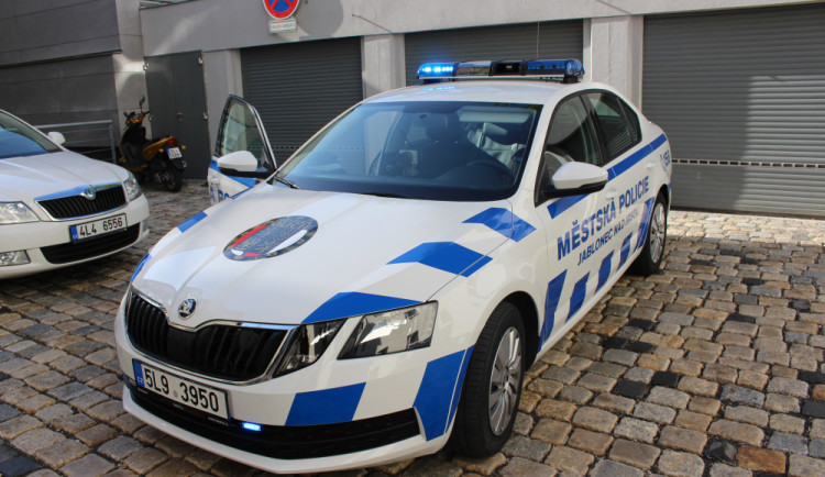 Ničil přepážku na magistrátu. Naštvalo ho, že má podepsat pokutu tisíc korun
