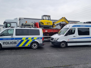 Policejní akce na průtahu Libercem zaměřená na nákladní dopravu: Drogy za volantem i přetížená vozidla