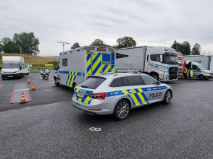 Policejní akce na průtahu Libercem zaměřená na nákladní dopravu: Drogy za volantem i přetížená vozidla