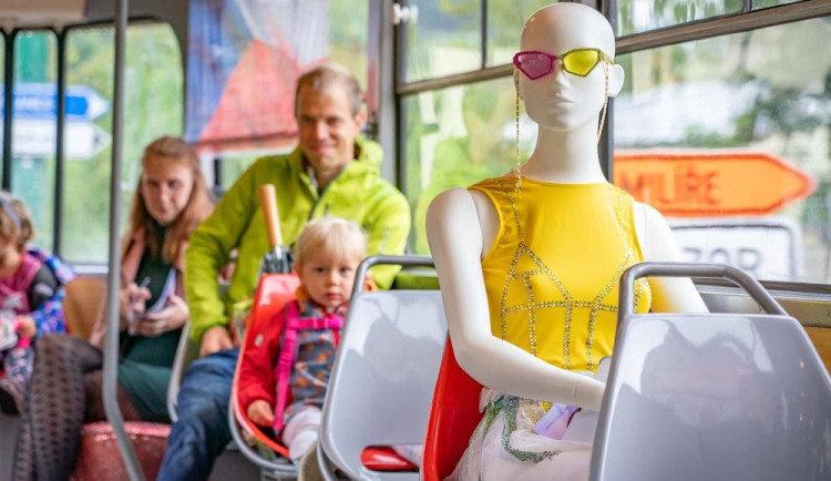 Sklo na náměstí, v tramvaji i botanické zahradě. V Liberci probíhá sklářský festival