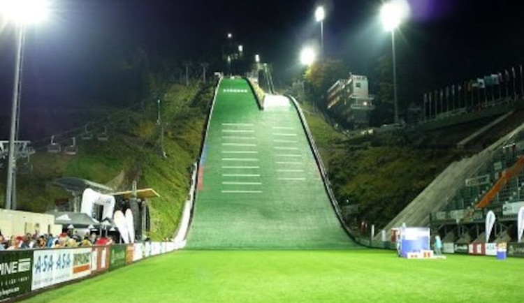 Alpen Cup míří do Česka. Po roce se opět bude skákat pod Ještědem