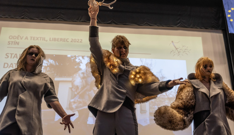 Jedna z módních přehlídek loňkého ročníku soutěže.