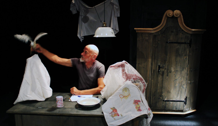 Momentka ze zkoušky incenace Horror vacui.