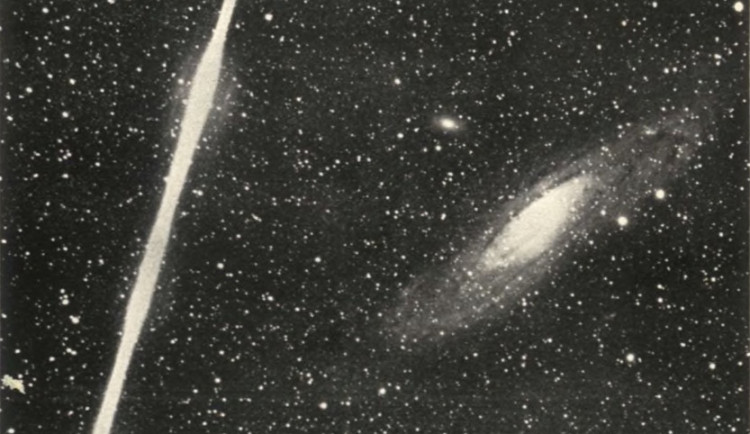 Nejslavnější česká fotografie vesmíru vznikla před sto lety, kouzlo dodal snímku prolétající bolid
