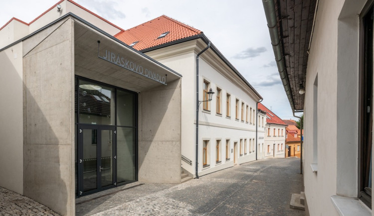 Česká Lípa opravila divadlo za téměř dvě stě milionů. Rekonstrukce trvala tři roky