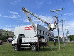 Třídy jsou plné mladých elektrikářů, libují si školy i energetické firmy
