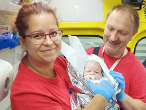 Nezvyklý víkend pro liberecké záchranáře, v sanitkách se narodily tři děti