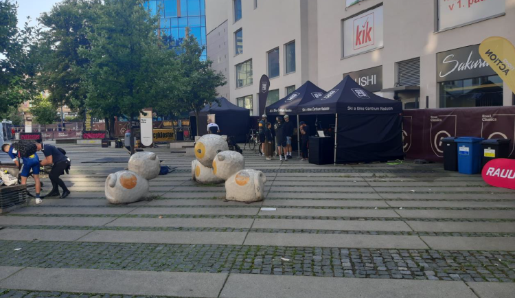 Zázemí závodu Road Classics před Plazou vykradl zloděj. Ukradl nářadí a věci za 150 tisíc