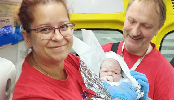 Nezvyklý víkend pro liberecké záchranáře, v sanitkách se narodily tři děti