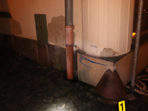 Vypil lahev vodky a pak se marně snažil uprchnout před policisty