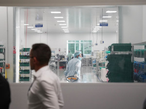 Bývalou drůbežárnu v Doubí nahradil moderní závod na mikročipy