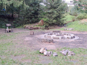 Stezku v Lidových sadech doplnila ohniště a čeká ji další vylepšení