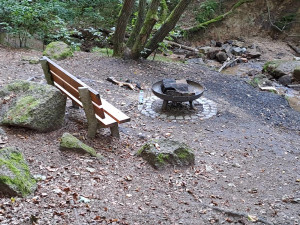 Stezku v Lidových sadech doplnila ohniště a čeká ji další vylepšení