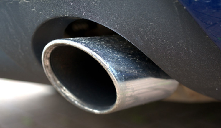 Česko prosadilo u ostatních států EU svoji představu nové emisní normy na auta. Je zpátečnická, tvrdí kritici