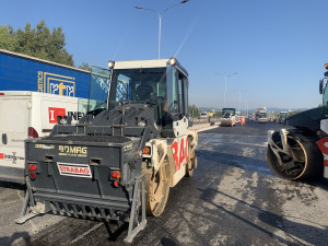 Na průtahu v Liberci už pokládají asfalt, na řidiče ale příští rok čeká rekonstrukce tunelu