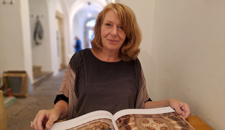 Divadlo F. X. Šaldy si knihu ke svým 140. narozeninám zasloužilo, říká spoluautorka Jarmila Levko