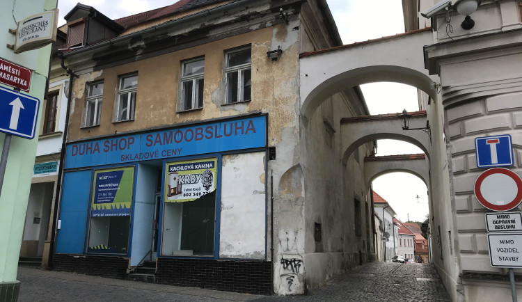 Česká Lípa koupí chátrající dům v sousedství radnice na náměstí