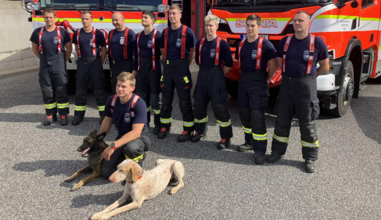Václav Vančura s kolegy z tanvaldské zbrojnice.