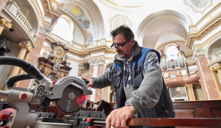 Rekonstrukce baziliky míří ke konci.