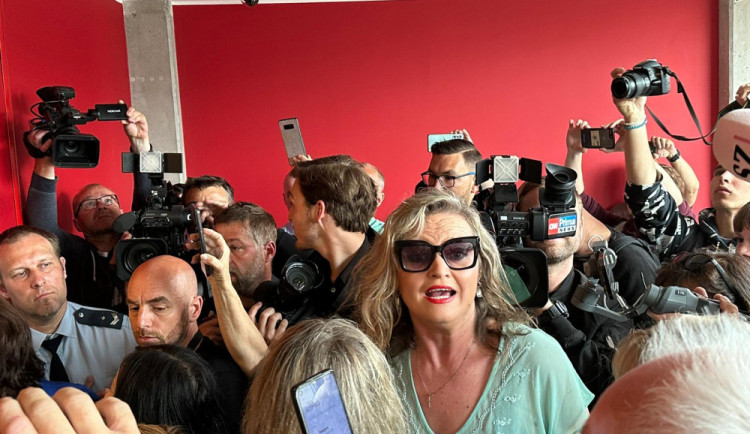 Peterková v táborské nemocnici. Křičela, přivolala policii na kriminalisty