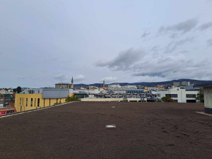 Parkovací dům u krajského úřadu je takřka hotový. Fungovat začne v lednu