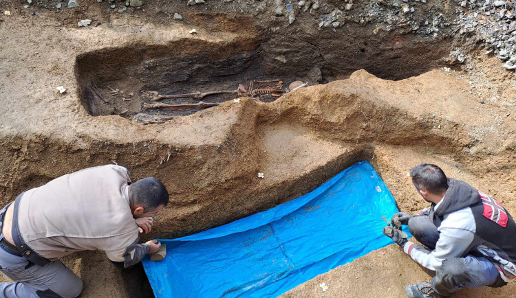 Odkryté hroby v Budyšínské.