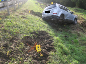 Notně posilněn alkoholem neudržel auto na silnici a havaroval