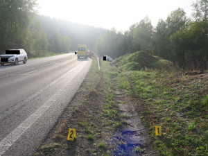 Notně posilněn alkoholem neudržel auto na silnici a havaroval