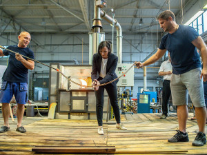 Skláři v Šenově dostali novou moderní pec, jejich tvorbu posouvá kupředu