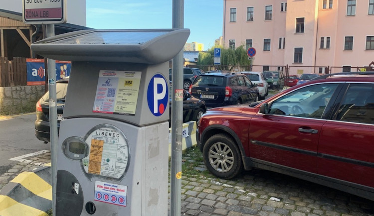 Zdražení má zlepšit parkování v centru Liberce. Situace se nezmění, jen vytahá z lidí více peněz, kritizuje opozice