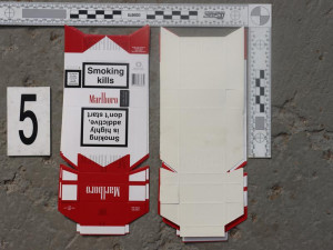 Miliony cigaret, tuny tabáku. Celníci v České Lípě odhalili nelegální výrobní linku