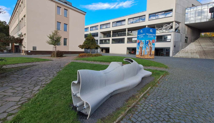 Lavička vytvořená 3D tiskem.