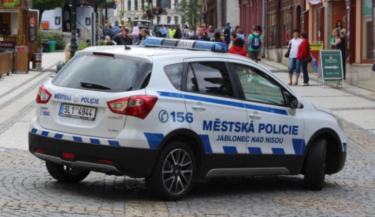 Jablonec vybavil první vůz městské policie kamerou, plánuje pořízení dronu