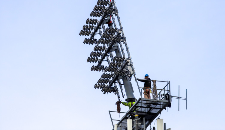 Prvoligový fotbalový stadion v Jablonci nad Nisou dostal nové LED osvětlení