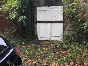 Do opuštěné Lesní vily vnikli zloději kovů. Objekt je stále na prodej